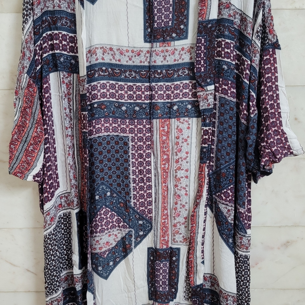 ONLY Printed Shrug - Picture 2 of 5
